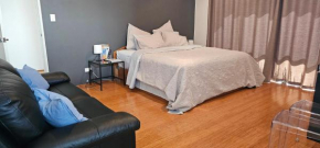 Private king bed guest suite, Perth